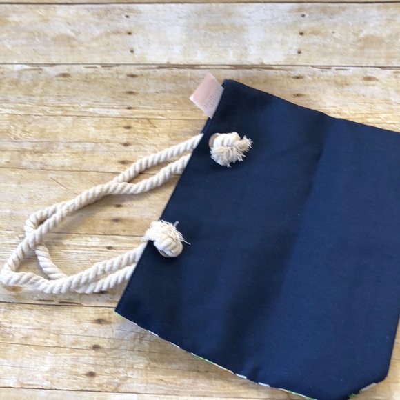 Striped Pineapple Zippered Tote - NWT - Picture 3 of 6